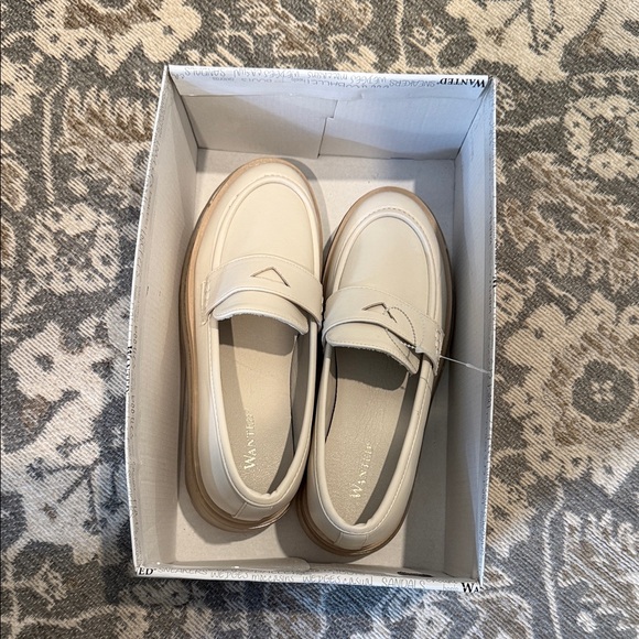 Trendy Cream Colored Loafers new with box size 5.5 - Picture 6 of 6